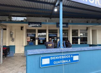 Operativo “Gota a Gota, fase migración” deja 15 capturados, entre ellos delegados del Instituto de Migración . Foto La Hora: MP.