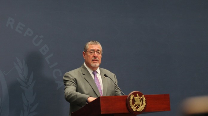 Arévalo califica allanamientos en ministerios como “patadas de ahogado” del MP de Porras.