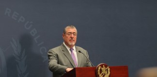 Arévalo califica allanamientos en ministerios como “patadas de ahogado” del MP de Porras Arévalo califica allanamientos en ministerios como “patadas de ahogado” del MP de Porras.
