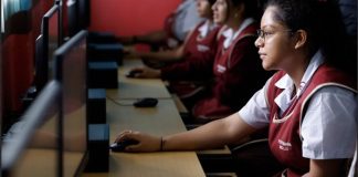 Mineduc hará entrega de 20 mil computadoras para estudiantes y maestros de diversificado.