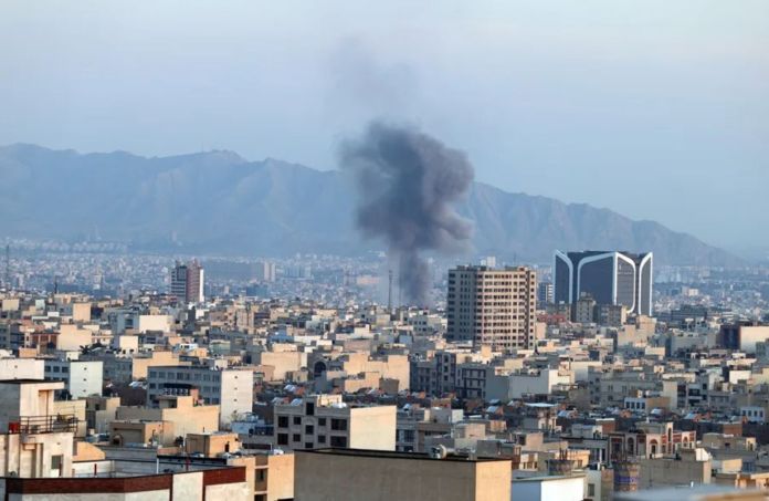 Irán acusó este martes a Estados Unidos de violar el alto el fuego vigente desde el 8 de abril, después de los ataques de anoche contra algunas posiciones en la sureña provincia de Hormozgán, lo que, según Teherán, demuestra la “mala fe” de Washington.