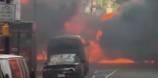 Se incendia y estalla vehículo cerca del Toro de Wall Street en Nueva York Un vehículo se incendió y explotó cerca de la estatua del Toro de Wall Street (Charging Bull) en pleno Distrito Financiero de Manhattan.