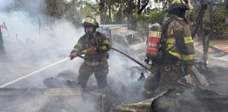 Incendio registrado en el interior de la colonia Aurora II, en la zona 13 capitalina. Foto La Hora: Bomberos Voluntarios