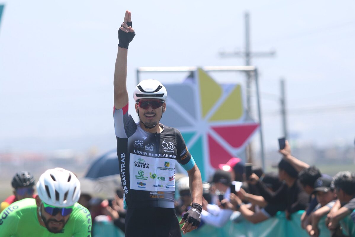 Kevin Castillo repite victoria en la tercera etapa y sacude la Vuelta Bantrab 2026