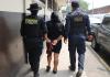 Mujer pretendia visitar a su pareja en cárcel de Escuintla y termino recapturada por lavado de dinero. Foto La Hora: PNC.