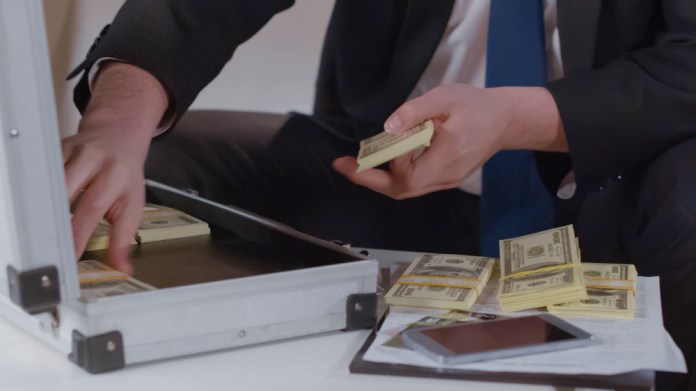 El lavado de dinero se cierne como una amenaza a la economía. Foto: La Hora / Shutterstock