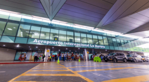 Ligan a proceso a delegado de Migración en La Aurora por exigir Q1 mil para permitir viaje con menores