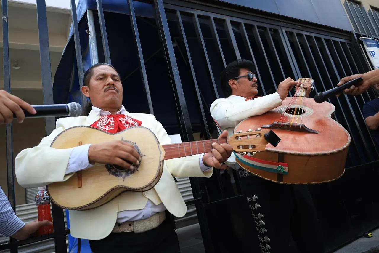 Mariachis frente el Ministerio Público. Foto La Hora: Daniel Ramírez
