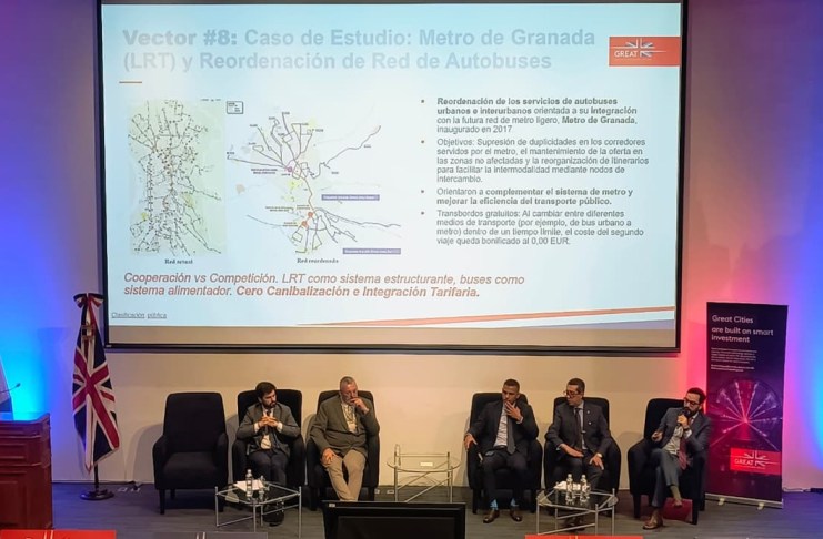 Funcionarios, expertos internacionales y representantes del Reino Unido participaron en un foro sobre movilidad urbana en Guatemala.