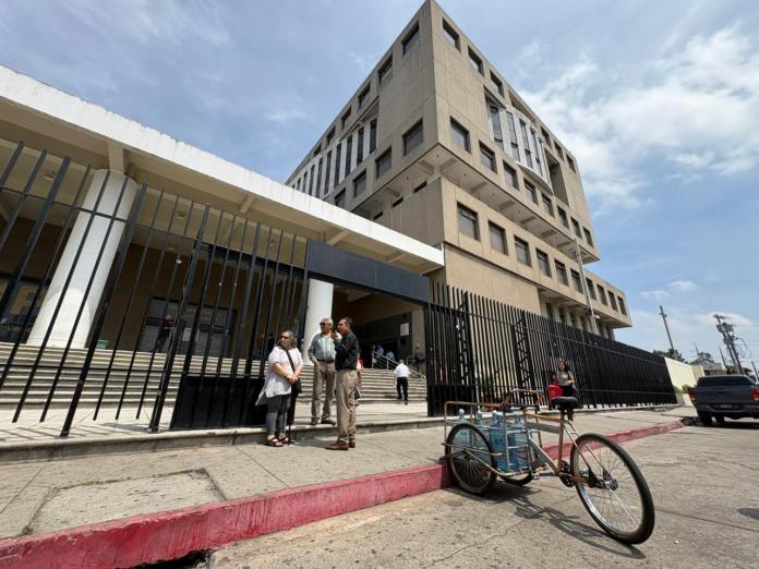 Fachada del Ministerio Público tras la llegada de Gabriel García Luna en mayo de 2026. Foto La Hora: Daniel Ramírez