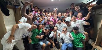 El equipo del Deportivo Mixco celebró su pase a la semifinal del torneo Clausura 2026 y Copa Centroamericana 2026. Foto La Hora: Neto Bran/FB