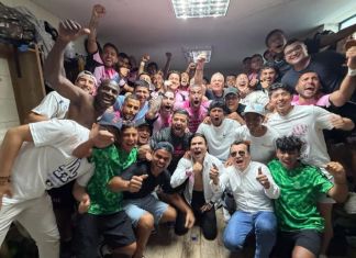 El equipo del Deportivo Mixco celebró su pase a la semifinal del torneo Clausura 2026 y Copa Centroamericana 2026. Foto La Hora: Neto Bran/FB