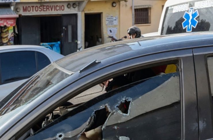 En el hecho armado, la conductora del vehículo resultó ilesa, pero antes los delincuentes le robaron sus pertenencias. Foto La Hora: Montejo