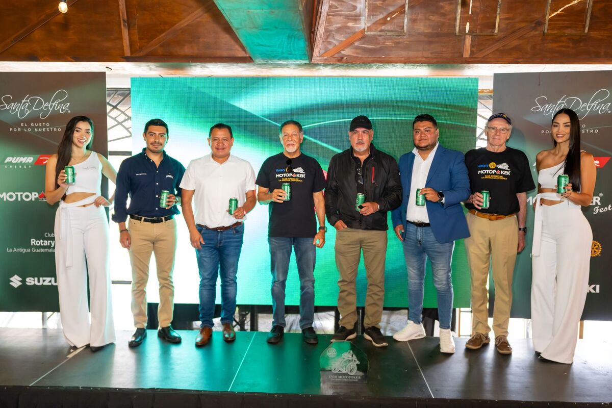 Representantes de Santa Delfina y Club Rotario de la Antigua Guatemala durante la presentación de MotoPoker 2026. Foto: Cortesía Santa Delfina.