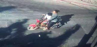 Mujer captada por cámaras municipales mientras secuestraba a menor es detenida en Sacatepéquez Mujer captada por cámaras municipales mientras secuestraba a menor es detenida por PNC. Foto La Hora: PNC.