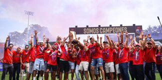 Además de celebrar el triunfo en la cancha del estadio Mario Camposeco, Municipal lo hizo junto a su afición este domingo en el estadio El Trébol.