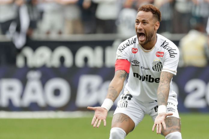 Un insólito error arbitral, registrado en el duelo entre Santos y Coritiba, dejó a Neymar Jr. fuera del partido.