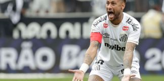 Un insólito error arbitral, registrado en el duelo entre Santos y Coritiba, dejó a Neymar Jr. fuera del partido.