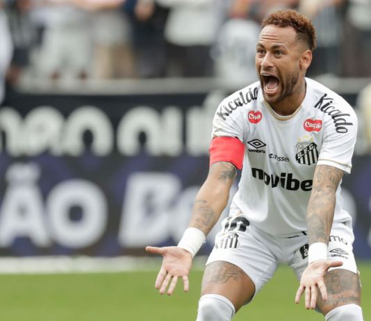 Un insólito error arbitral, registrado en el duelo entre Santos y Coritiba, dejó a Neymar Jr. fuera del partido.