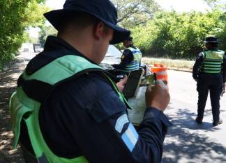 Más de 2 mil multas de tránsito tras 109 operativos de control durante el fin de semana. Foto La Hora: Tránsito PNC.