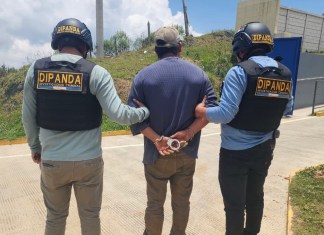 Óscar Ernesto Martínez Mendoza, alias “Neto”, presunto reclutador de la Mara Salvatrucha buscado por asesinato en El Salvador. Foto La Hora: PNC.