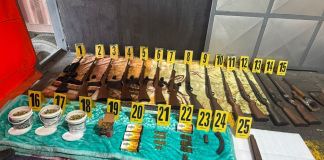 Incautan armas y municiones procedente de Estados Unidos en Puerto Santo Tomás Las autoridades indicaron que tras las investigaciones logran la incautación de un arsenal, evitando que sean distribuidos al crimen organizado. Foto La Hora: PNC