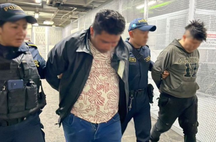 Los detenidos por la Policía Nacional Civil son sospechosos de cometer asaltos en la zona 10. Foto La Hora: PNC