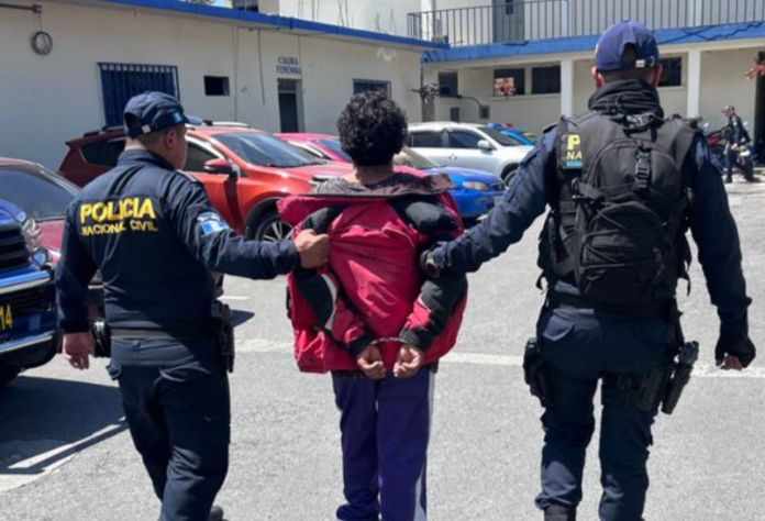 Uno de los capturados en la Avenida Las Américas, zona 13, es un menor de 17 años y según la PNC son supuestos integrantes de la MS.