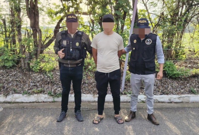 PNC_da88dd Uniformada y con mochila, el caso de la quinceañera que fue hallada sin vida en una finca de Santa Rosa. Foto La Hora: PNC.