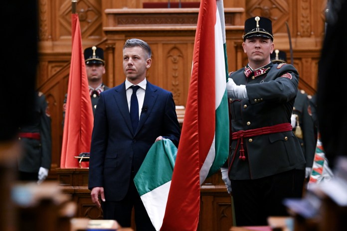 El conservador Péter Magyar fue investido este sábado nuevo primer ministro de Hungría.