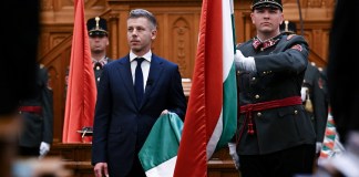 El conservador Péter Magyar fue investido este sábado nuevo primer ministro de Hungría.