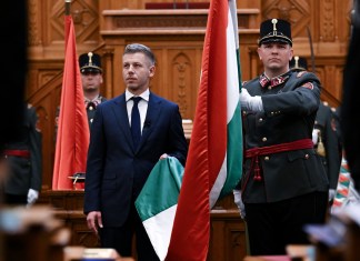 El conservador Péter Magyar fue investido este sábado nuevo primer ministro de Hungría.