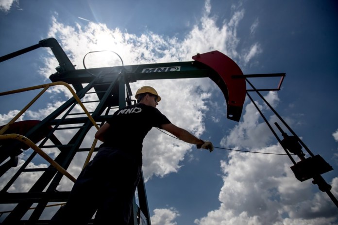 Los precios del petróleo internacional sigue al alza y pone en riesgo la vida cotidiana.