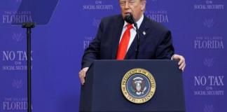 El presidente de Estados Unidos, Donald Trump, fue captado este 1 de mayo, al dar un discurso durante un acto con jubilados, en The Villages (Florida, EE.UU.). Foto: La Hora/ EFE/Cristóbal Herrera