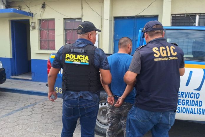 Presunto involucrado en ataque armado contra agente de la PMT en Salamá capturado. Foto La Hora: PNC
