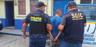 Presunto involucrado en ataque armado contra agente de la PMT en Salamá capturado. Foto La Hora: PNC