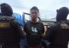 Capturan a presunto responsable de ataque armado en contra de agentes antinarcóticos Presunto responsable de ataque armado en contra de agentes antinarcóticos. Foto La Hora: PNC SGAIA