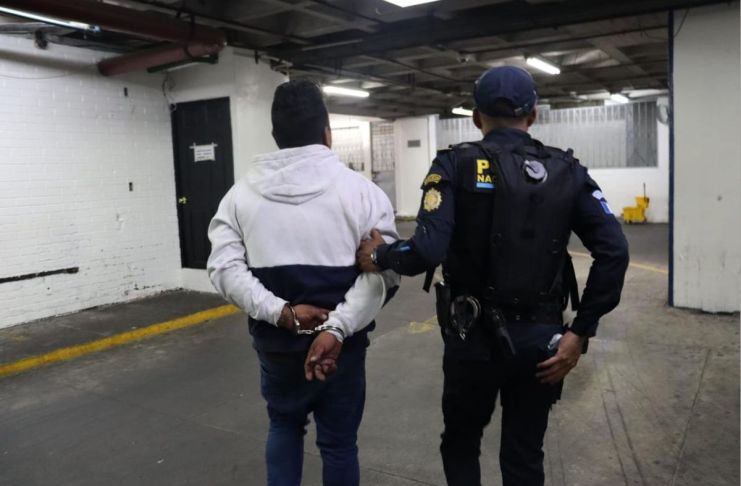 Capturan a presunto «robamotos» en la zona 1 con antecedentes de cinco ingresos a prisión Presunto robamotos capturado en la zona 1 capitalina. Foto La Hora: PNC