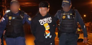 Presunto sicario capturado tras enfrentamiento y ejecución en la avenida Bolívar. Foto La Hora: PNC