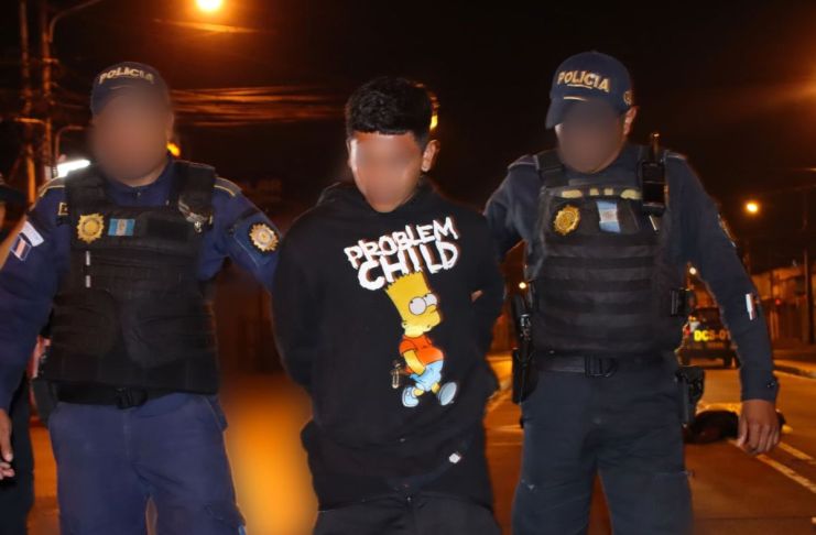 Presunto sicario capturado tras enfrentamiento y ejecución en la avenida Bolívar. Foto La Hora: PNC