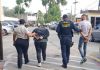 Presuntos asaltabuses capturados en Mixco. Foto La Hora: PNC
