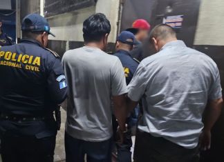 Presuntos asaltantes capturados en Escuintla. Foto La Hora: PNC