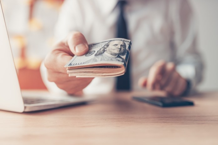 El banco central actualizó el dato a abril del ingreso de divisas por remesas