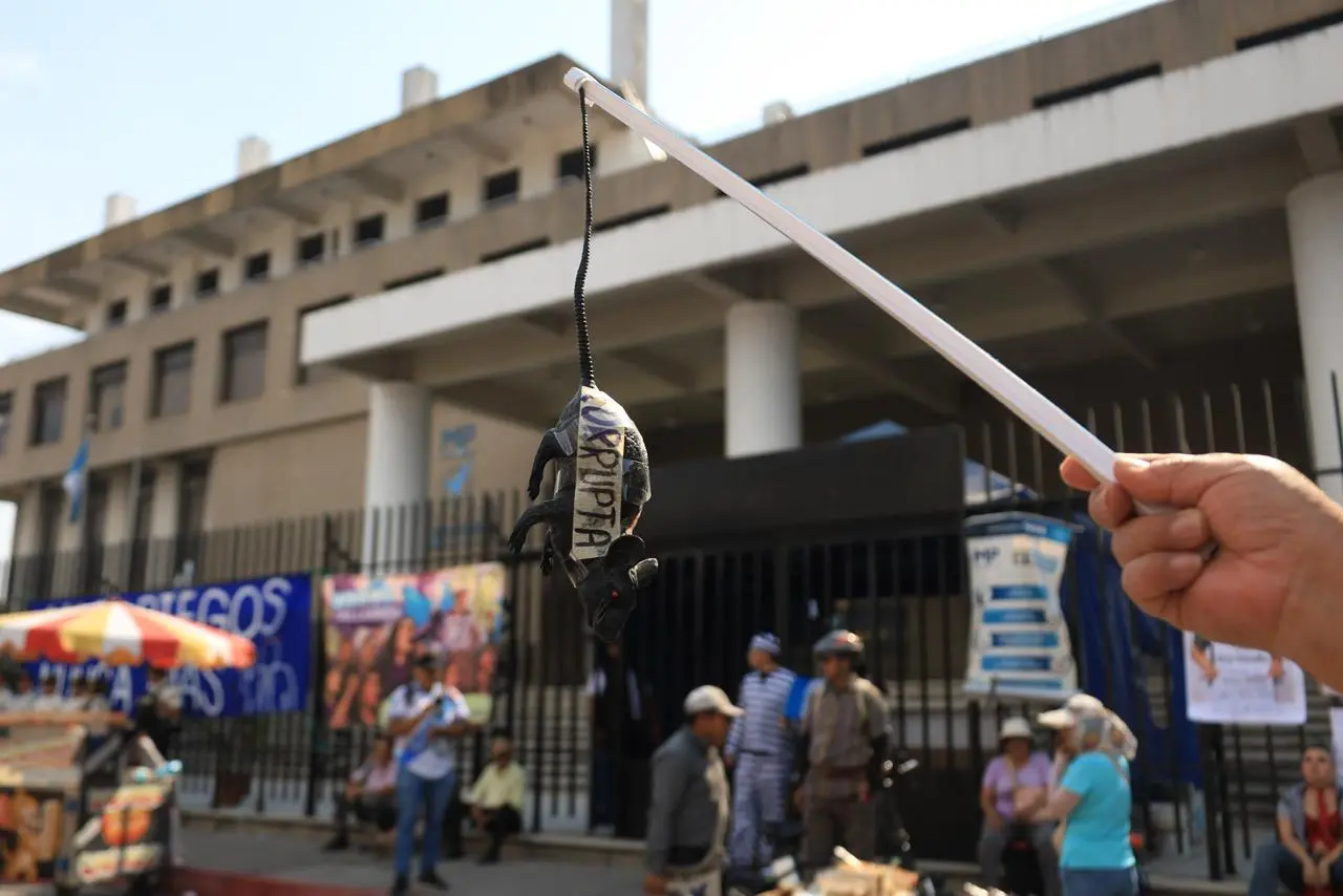 Salida de Consuelo Porras el sábado 16 de mayo frente al Ministerio Público: Foto La Hora: Daniel Ramírez