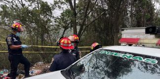 Los cuerpos de las cuatro personas fueron encontrados en un terreno de terracería y según los bomberos, estaban atados de pies y manos. Foto La Hora: Asonbomd