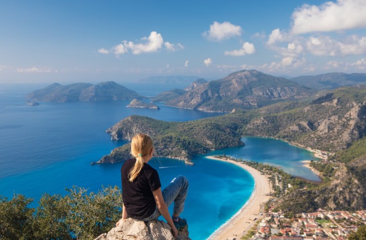 Turistas consideran que cobrar esta cuota para todos a pesar de lo que gasten, es ineficiente. Foto La Hora: Denis Moskvinov/Shutterstock
