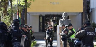 Un tribunal de Bolivia declaró este lunes en rebeldía al expresidente Evo Morales (2006-2019) tras no presentarse al inicio del juicio.