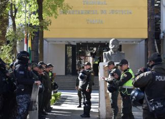 Un tribunal de Bolivia declaró este lunes en rebeldía al expresidente Evo Morales (2006-2019) tras no presentarse al inicio del juicio.