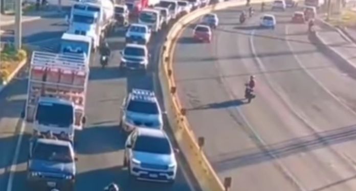 La PMT de Villa Nueva informó de tránsito lento en su jurisdicción por la colisión de dos tráileres en el kilómetro 30 de la ruta al Pacífico en dirección al Sur.