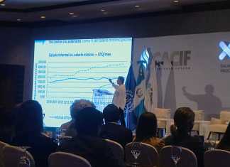 El CACIF analizó el salario mínimo y su impacto en la competitividad, destacando que el alto costo de formalizar y la baja productividad influyen en la informalidad.